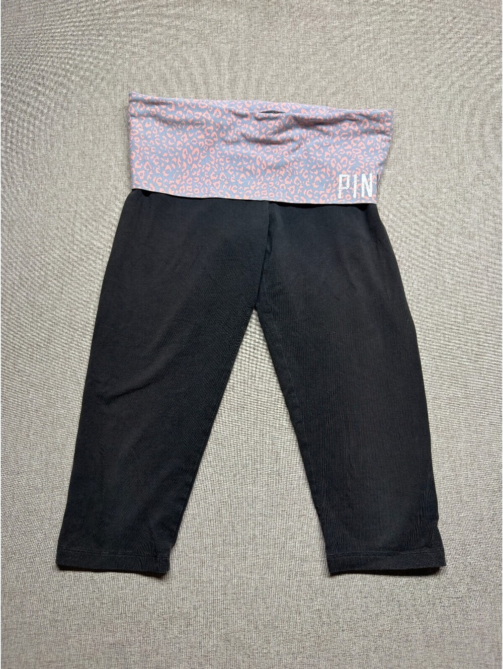 Victoria’s Secret PINK Yoga Capri Leggings S Foldover Leopard Y2K Black Pink